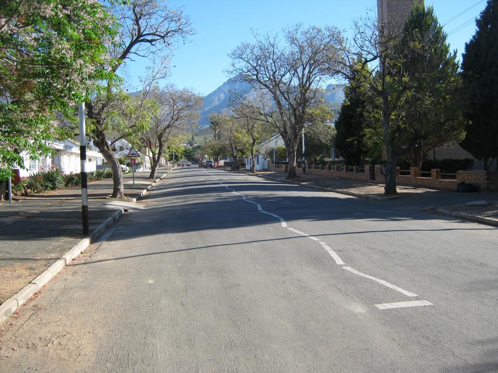 Отель Ladismith Manor Экстерьер фото