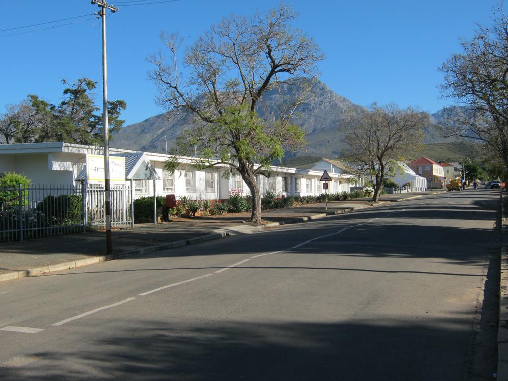 Отель Ladismith Manor Экстерьер фото